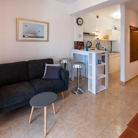 Apartment Anamaria With Seaview Petrcane Eksteriør bilde
