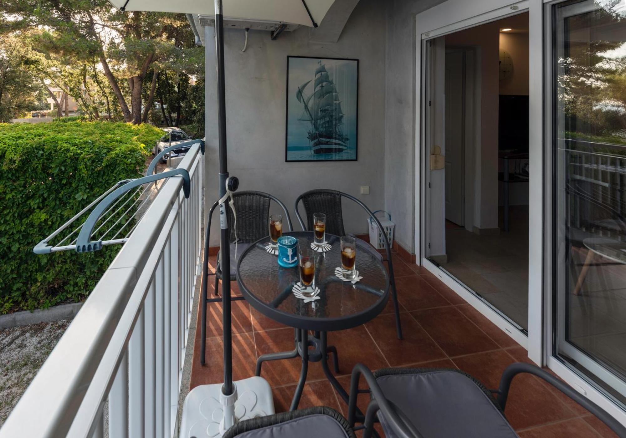 Apartment Anamaria With Seaview Petrcane Eksteriør bilde